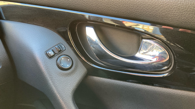 Nissan Qashqai 1.3 DiG-T Acenta Premium 5dr Petrol Hatchback